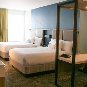 Queen Suite Hearing accessible